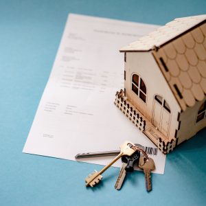 Dluhy českých domácností u bank v červenci stouply o 8,4 mld. na 2,11 bilionu Kč